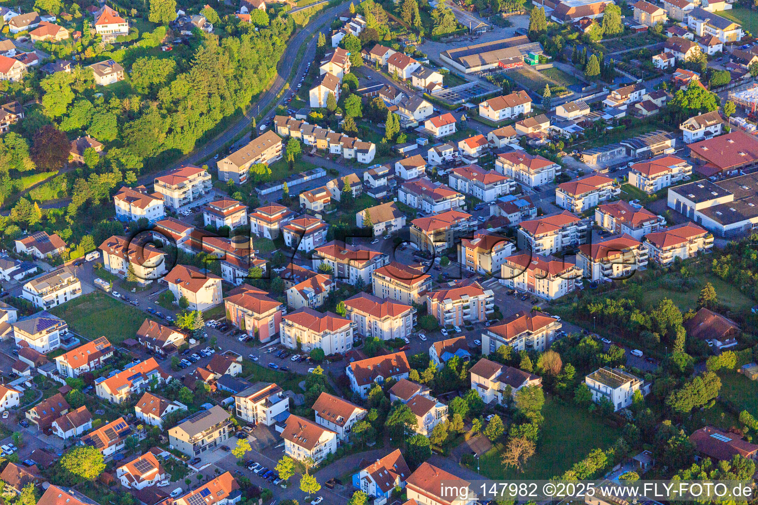 Vue aérienne de Nouvelle zone de développement Kreuzerweg depuis le nord-ouest à Ettenheim dans le département Bade-Wurtemberg, Allemagne