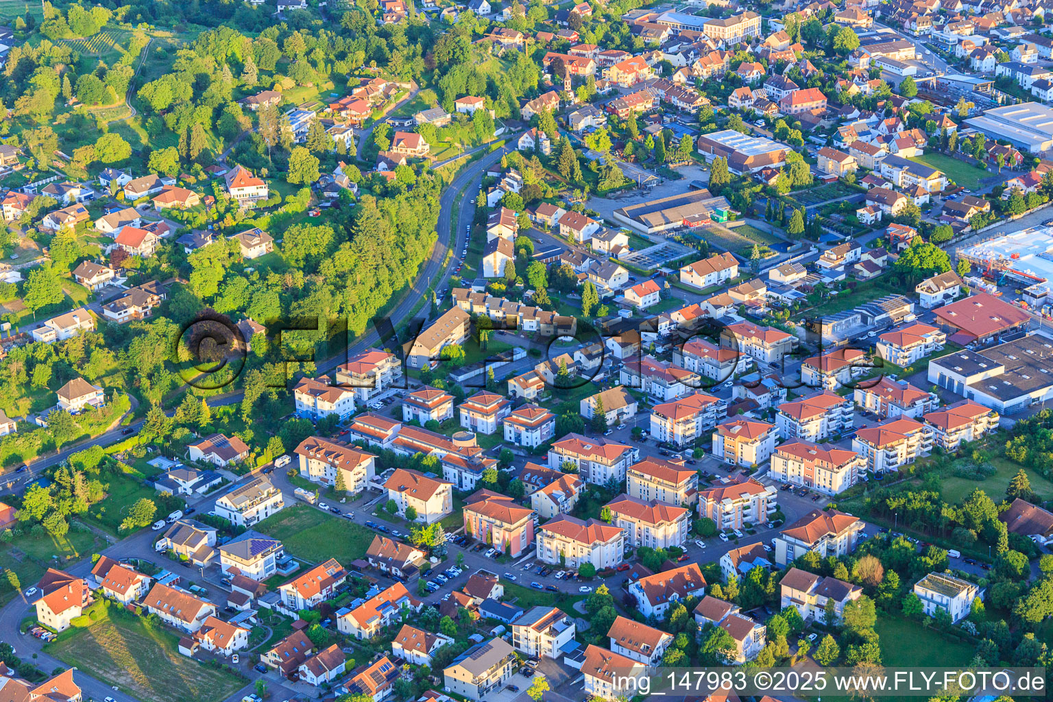 Vue aérienne de Nouvelle zone de développement Kreuzerweg depuis le nord-ouest à Ettenheim dans le département Bade-Wurtemberg, Allemagne