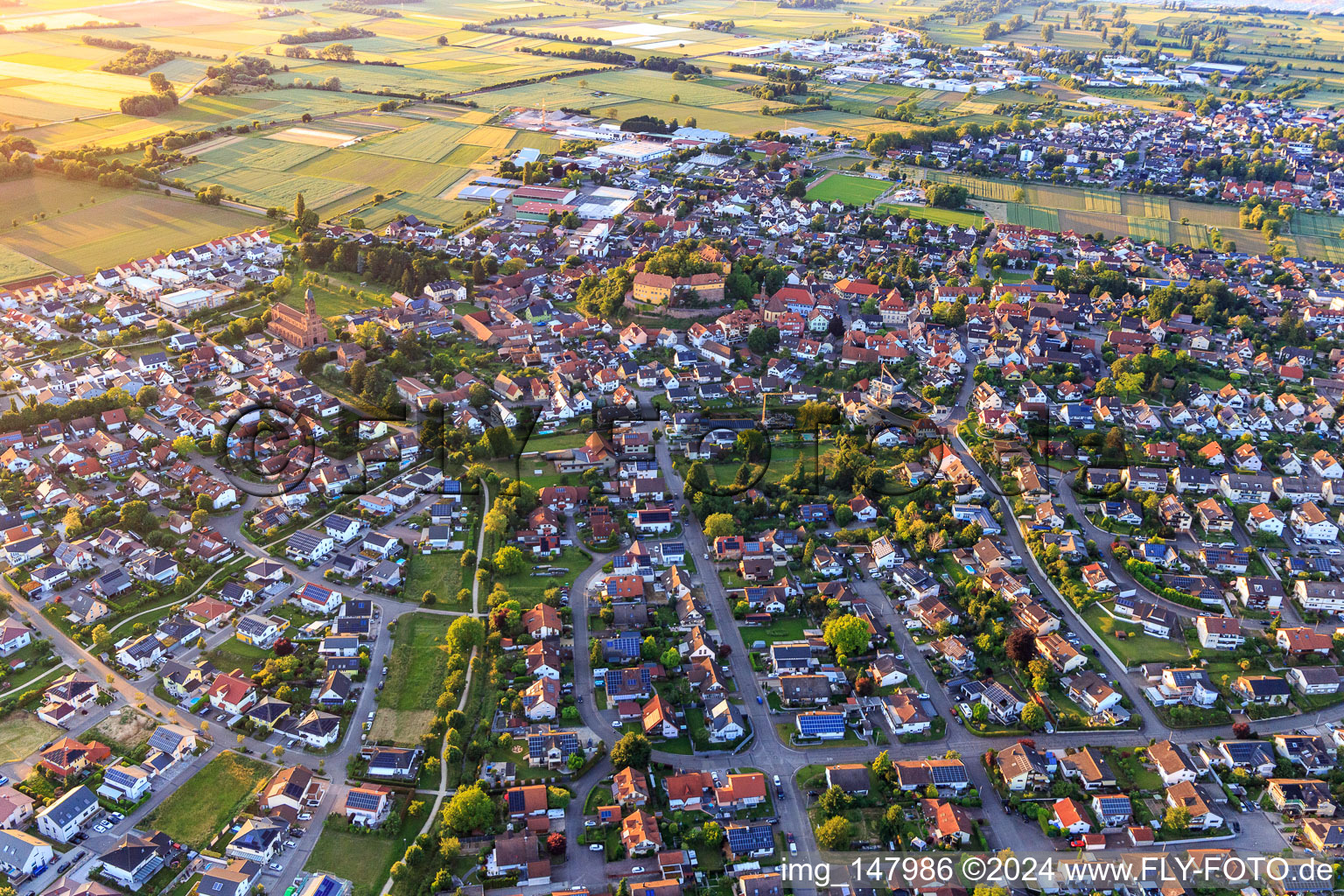 Vue aérienne de Vue de la ville depuis le sud à Mahlberg dans le département Bade-Wurtemberg, Allemagne