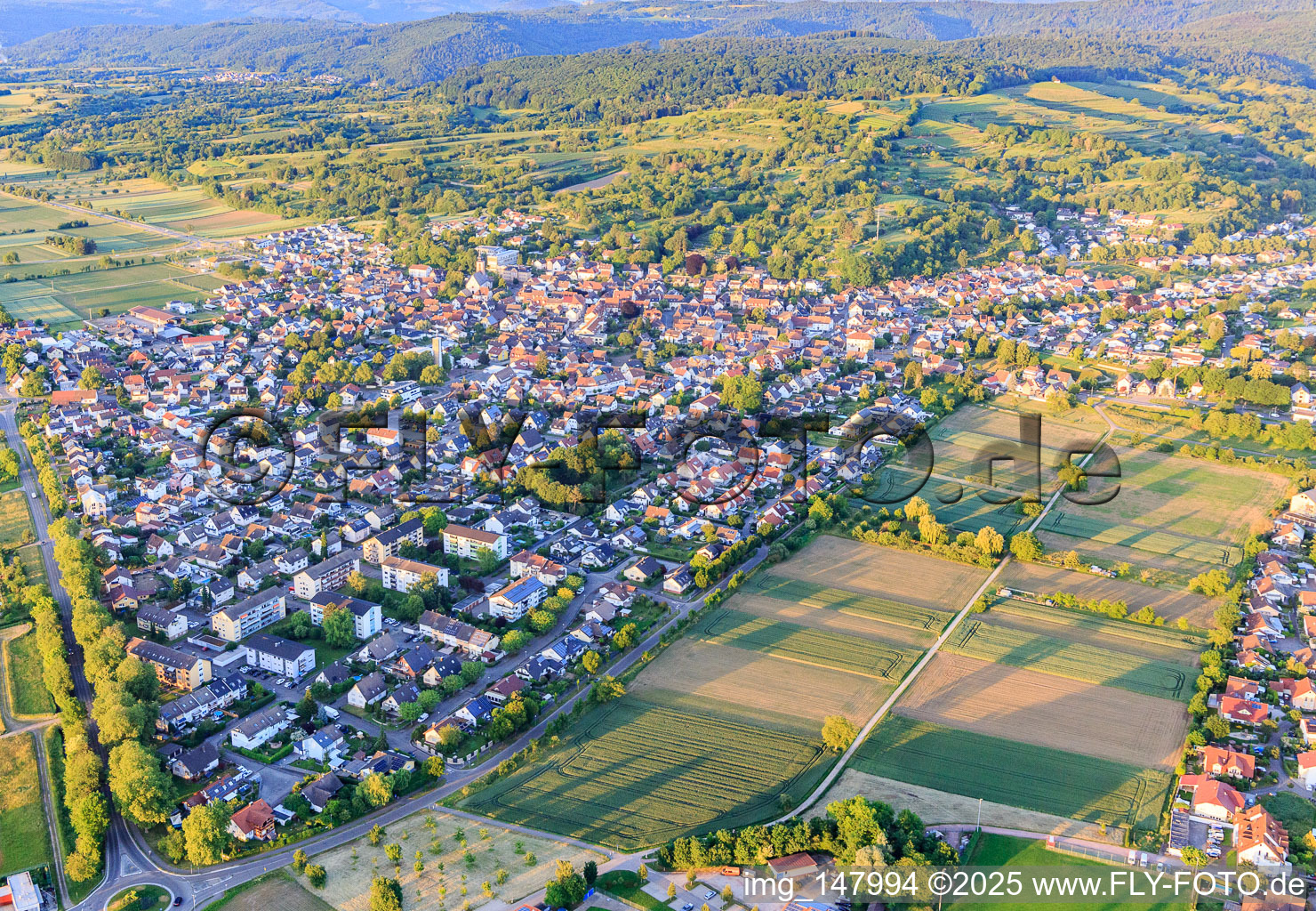 Vue aérienne de Vue de la ville depuis le sud-ouest à Kippenheim dans le département Bade-Wurtemberg, Allemagne