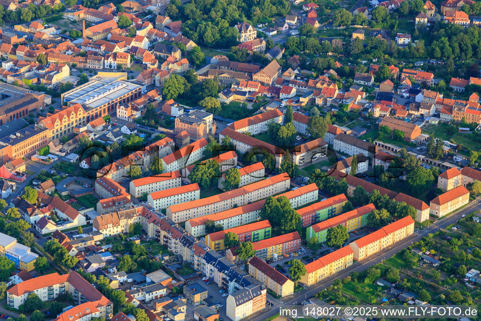 Vue aérienne de Lotissement préfabriqué dans la Halberstädter Straße à Aschersleben dans le département Saxe-Anhalt, Allemagne