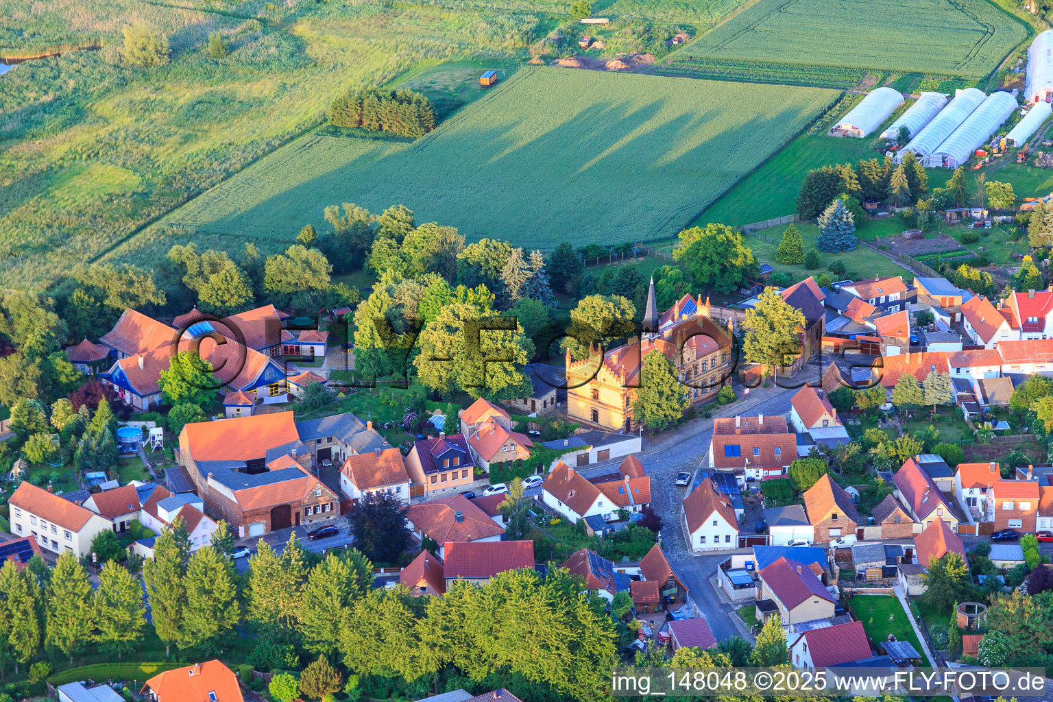 Vue aérienne de Mairie / Administration municipale à le quartier Frose in Seeland dans le département Saxe-Anhalt, Allemagne