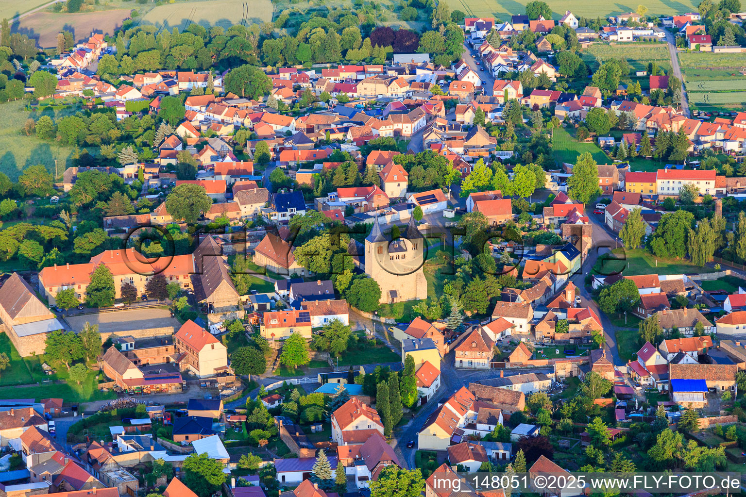 Photographie aérienne de Église du Kirchberg à le quartier Frose in Seeland dans le département Saxe-Anhalt, Allemagne