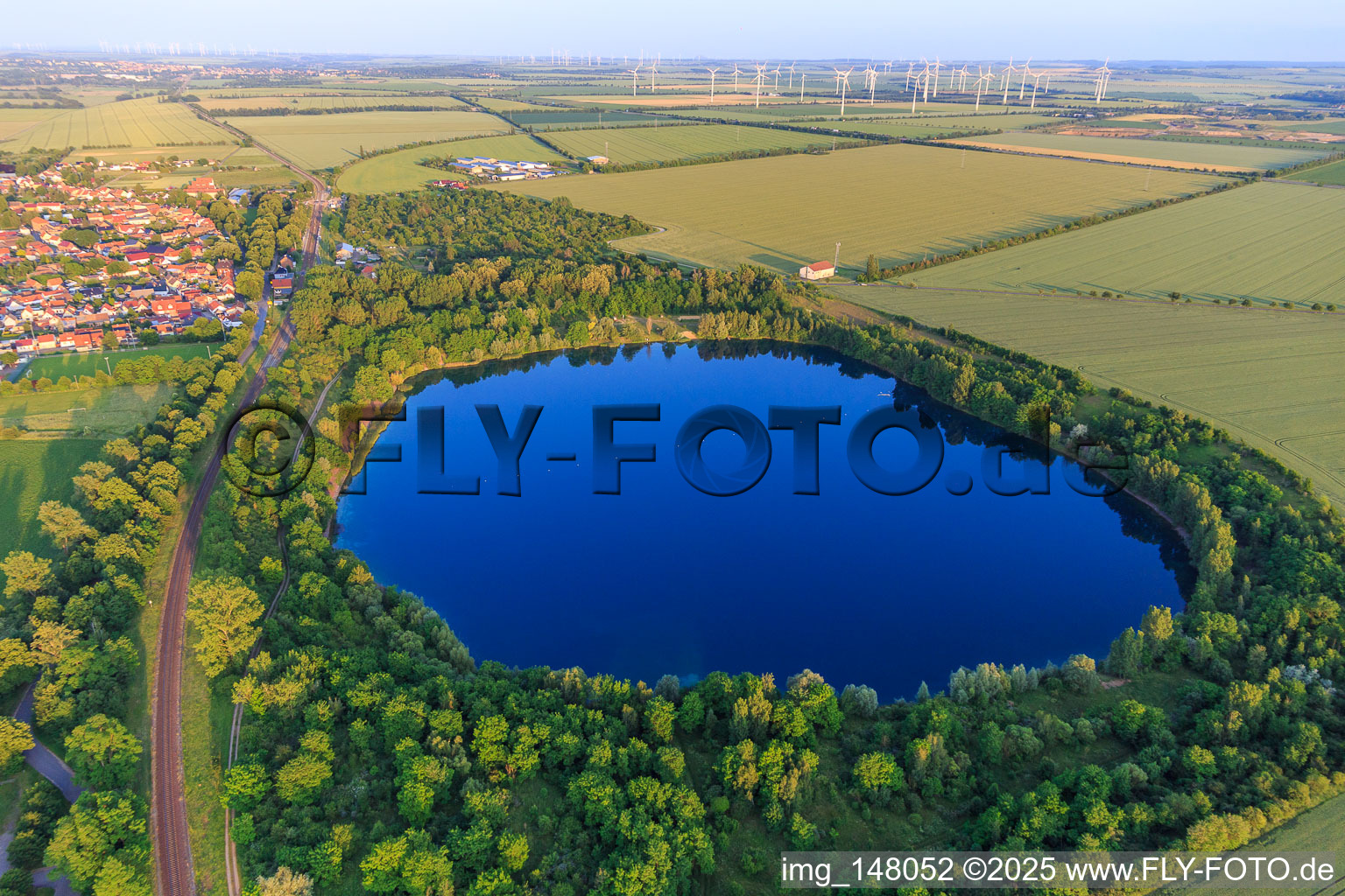 Vue aérienne de Lac Froser à le quartier Frose in Seeland dans le département Saxe-Anhalt, Allemagne