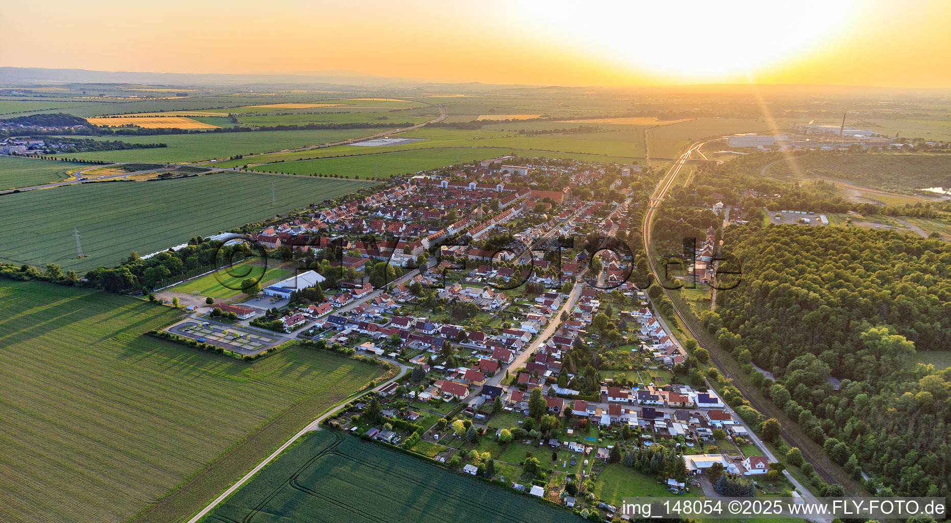Vue aérienne de Vue d'ensemble de la ville depuis l'est à le quartier Nachterstedt in Seeland dans le département Saxe-Anhalt, Allemagne
