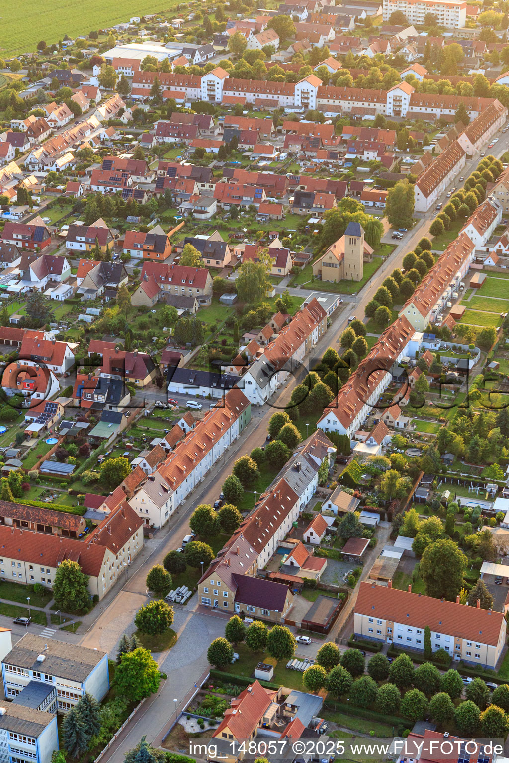 Vue aérienne de Lindenstr depuis l'est à le quartier Nachterstedt in Seeland dans le département Saxe-Anhalt, Allemagne
