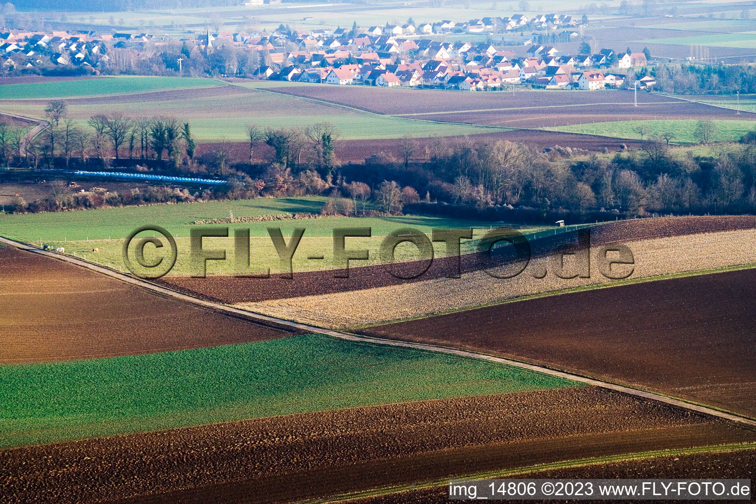 Vue aérienne de De l'ouest à Freckenfeld dans le département Rhénanie-Palatinat, Allemagne