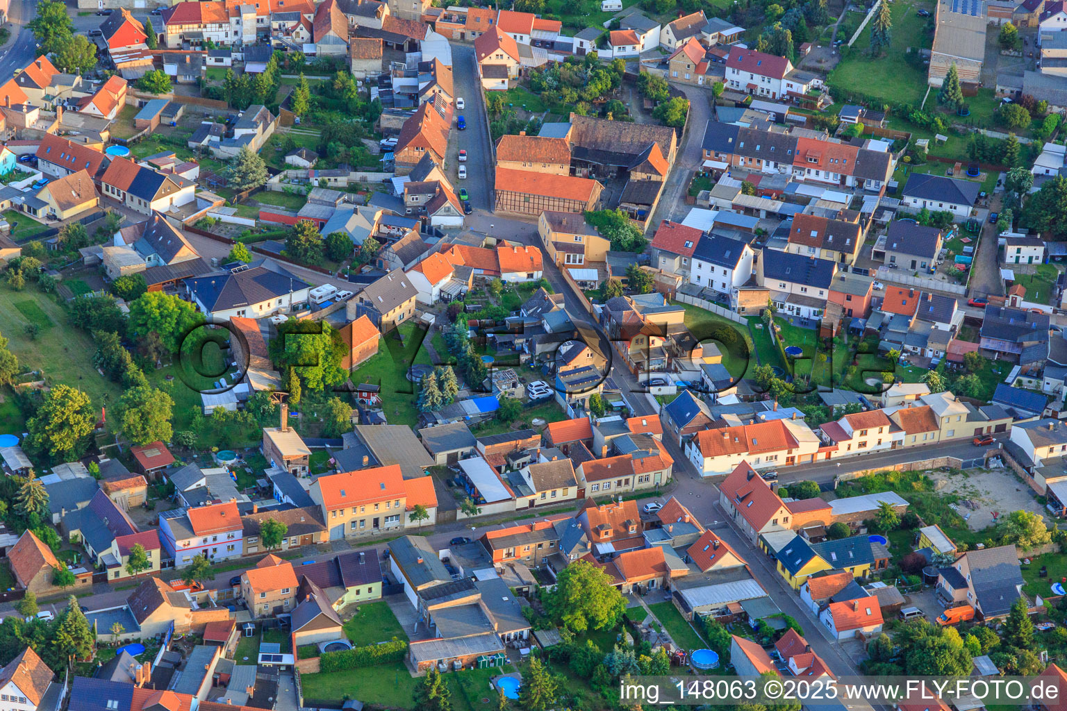 Vue aérienne de Angerstraße x Grüne Straße à le quartier Hoym in Seeland dans le département Saxe-Anhalt, Allemagne