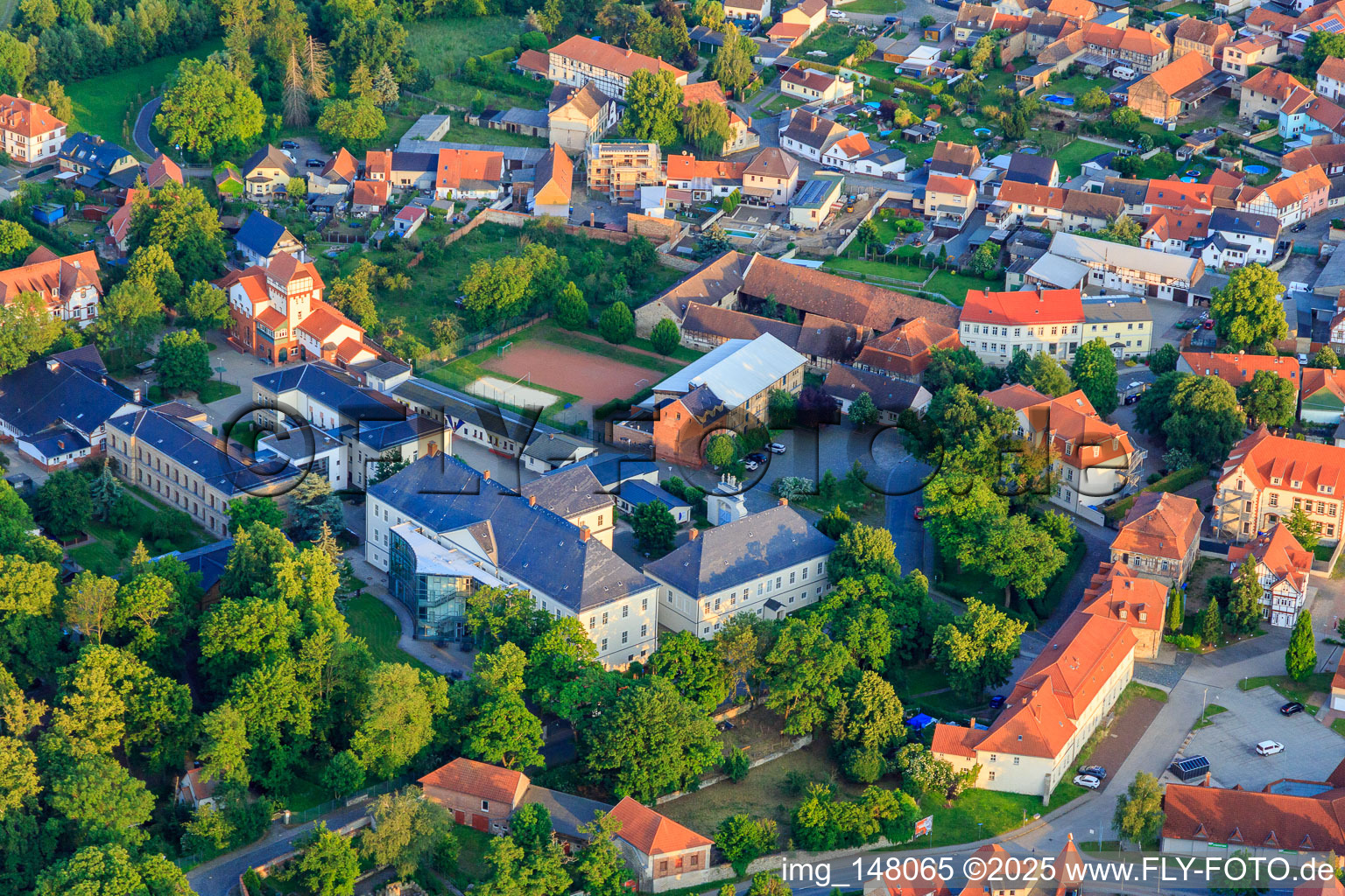 Vue aérienne de Fondation du Château Hoym à le quartier Hoym in Seeland dans le département Saxe-Anhalt, Allemagne
