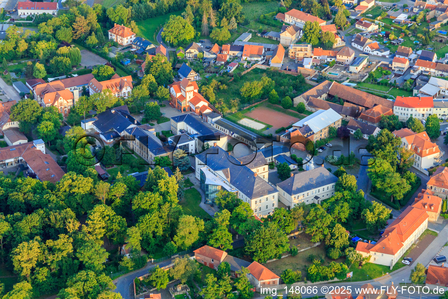 Vue aérienne de Fondation du Château Hoym à le quartier Hoym in Seeland dans le département Saxe-Anhalt, Allemagne