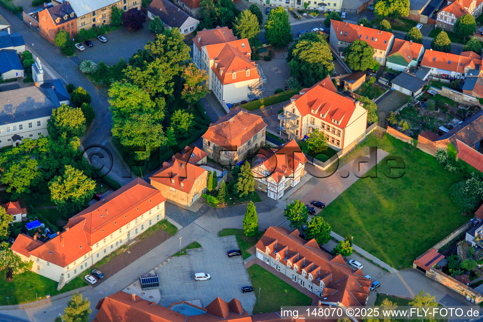 Vue aérienne de Domaine et école primaire Prinzenhaus à le quartier Hoym in Seeland dans le département Saxe-Anhalt, Allemagne