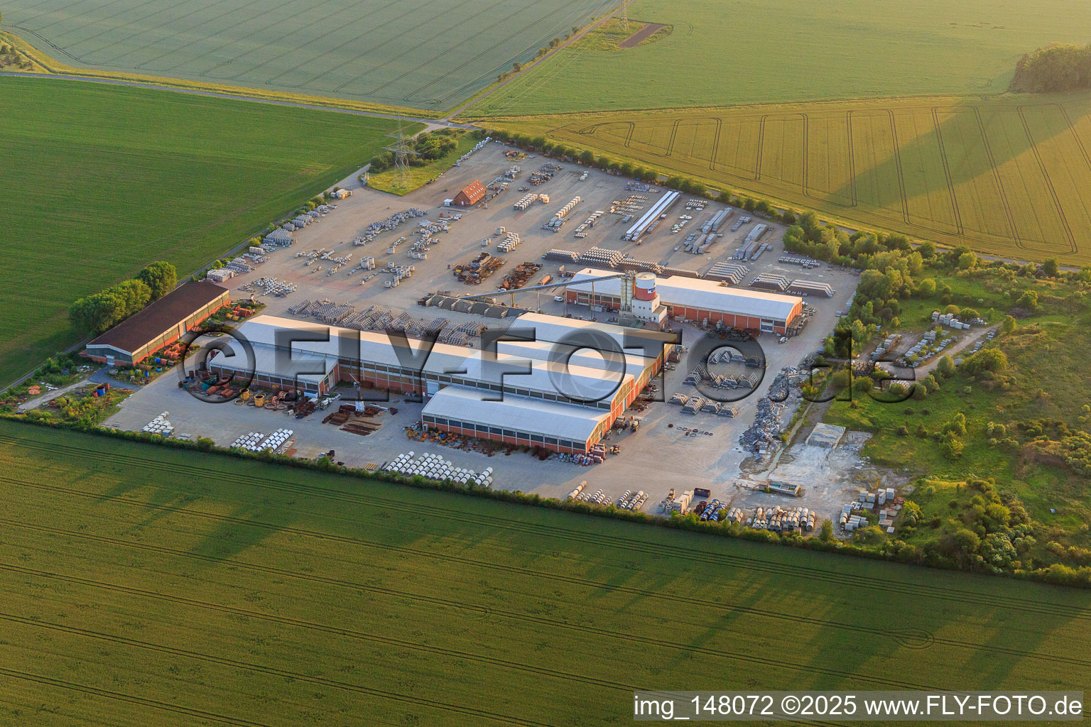 Vue aérienne de BERDING CONCRETE GmbH à le quartier Badeborn in Ballenstedt dans le département Saxe-Anhalt, Allemagne
