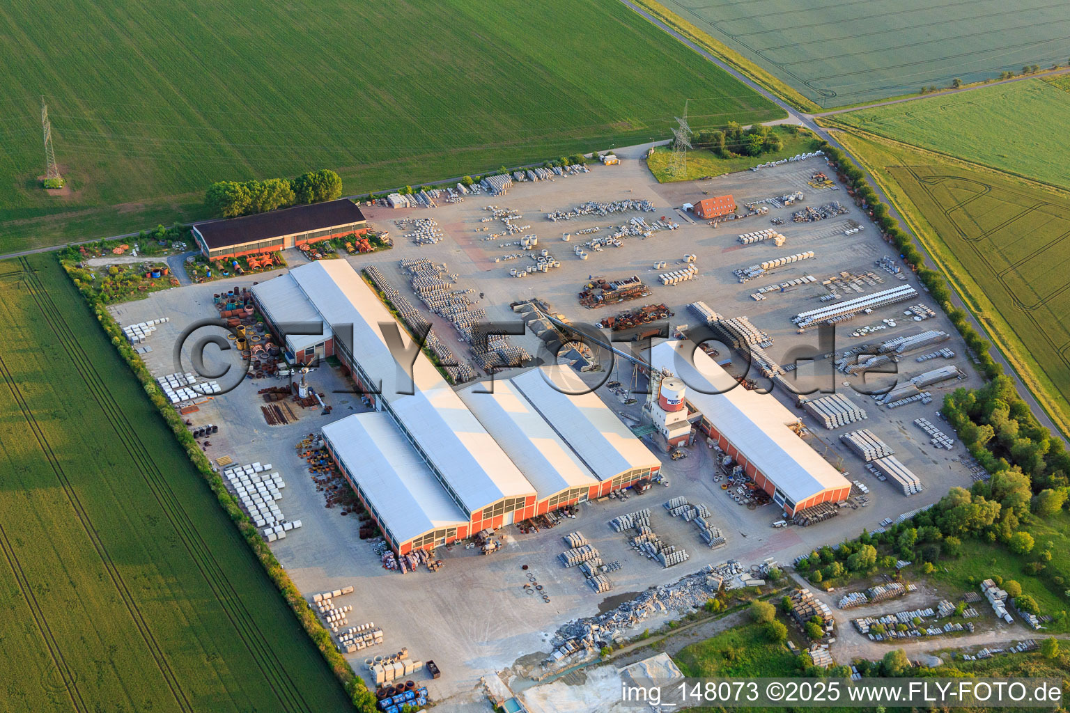 Vue aérienne de BERDING CONCRETE GmbH à le quartier Badeborn in Ballenstedt dans le département Saxe-Anhalt, Allemagne