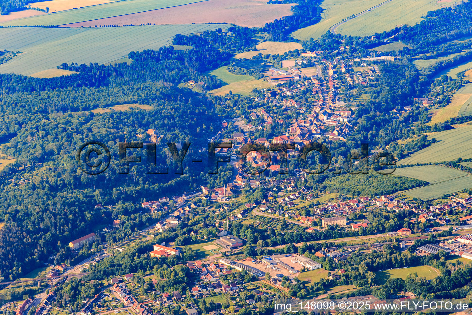 Vue aérienne de Vue du nord à le quartier Leimbach in Mansfeld dans le département Saxe-Anhalt, Allemagne