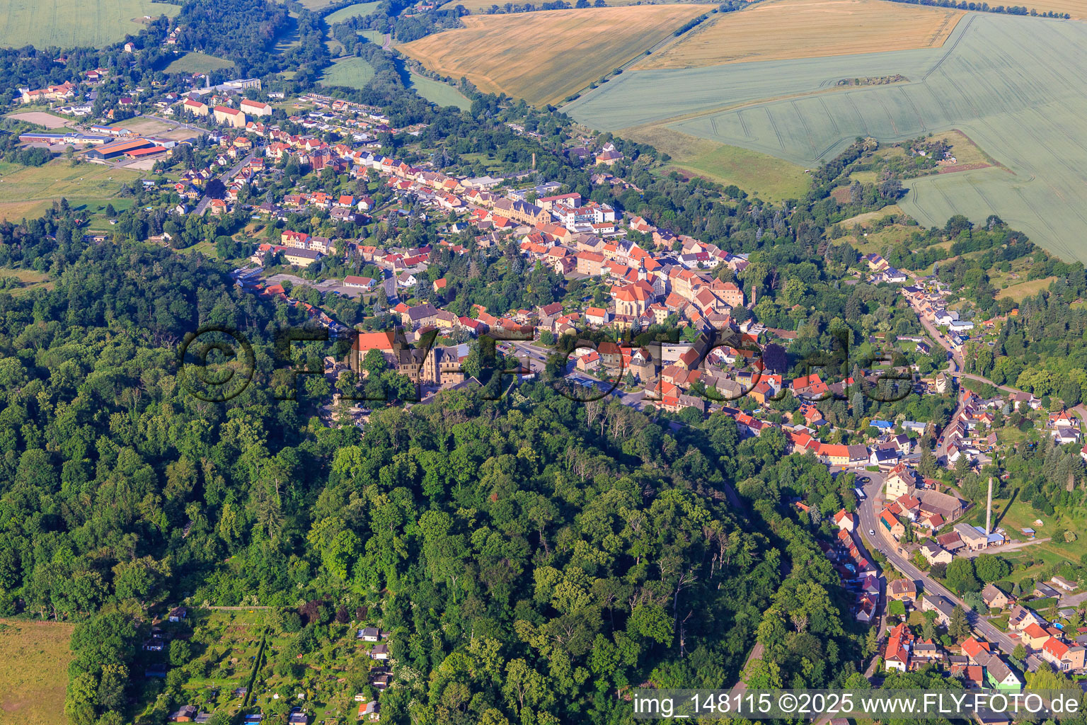 Vue aérienne de Vue de la ville depuis le nord-est à Mansfeld dans le département Saxe-Anhalt, Allemagne