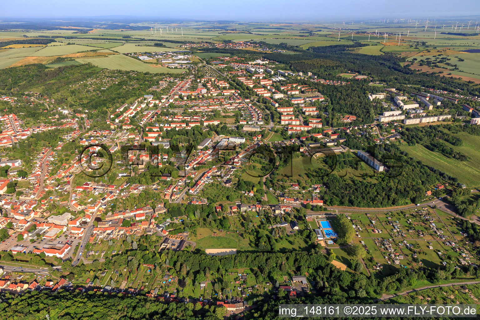Vue aérienne de Vue d'ensemble de la ville depuis l'est à Hettstedt dans le département Saxe-Anhalt, Allemagne