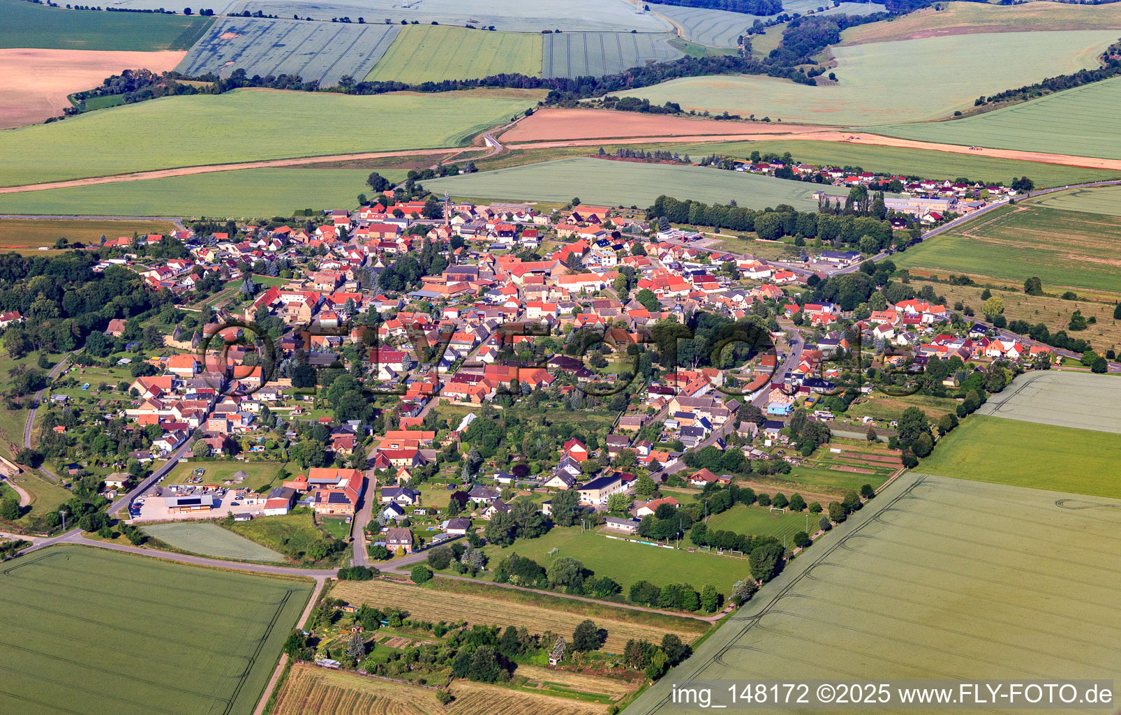 Vue aérienne de Vue d'ensemble du village depuis l'est à le quartier Quenstedt in Arnstein dans le département Saxe-Anhalt, Allemagne