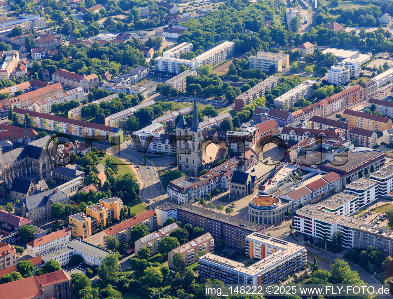 Vue aérienne de Église Saint-Martini sur Matiniplan à le quartier Diocese Halberstadt in Halberstadt dans le département Saxe-Anhalt, Allemagne