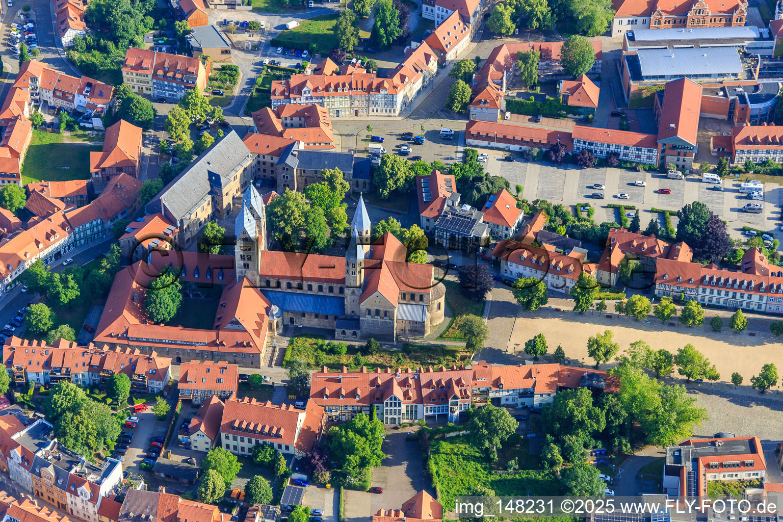 Photographie aérienne de Église Notre-Dame (Église évangélique réformée) sur la place de la cathédrale à le quartier Diocese Halberstadt in Halberstadt dans le département Saxe-Anhalt, Allemagne