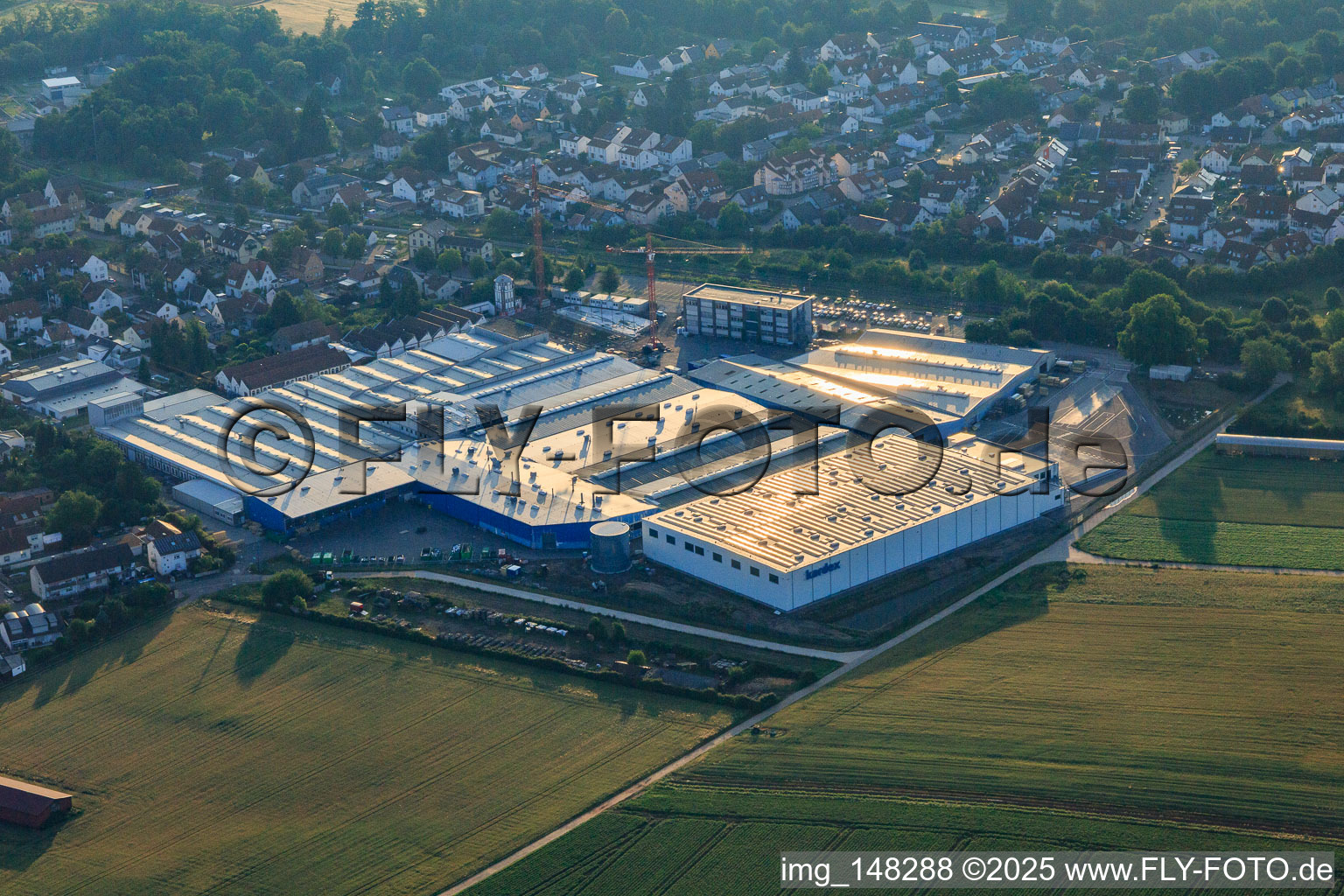 Vue aérienne de Locaux de l'entreprise Kardex Remstar à Bellheim dans le département Rhénanie-Palatinat, Allemagne