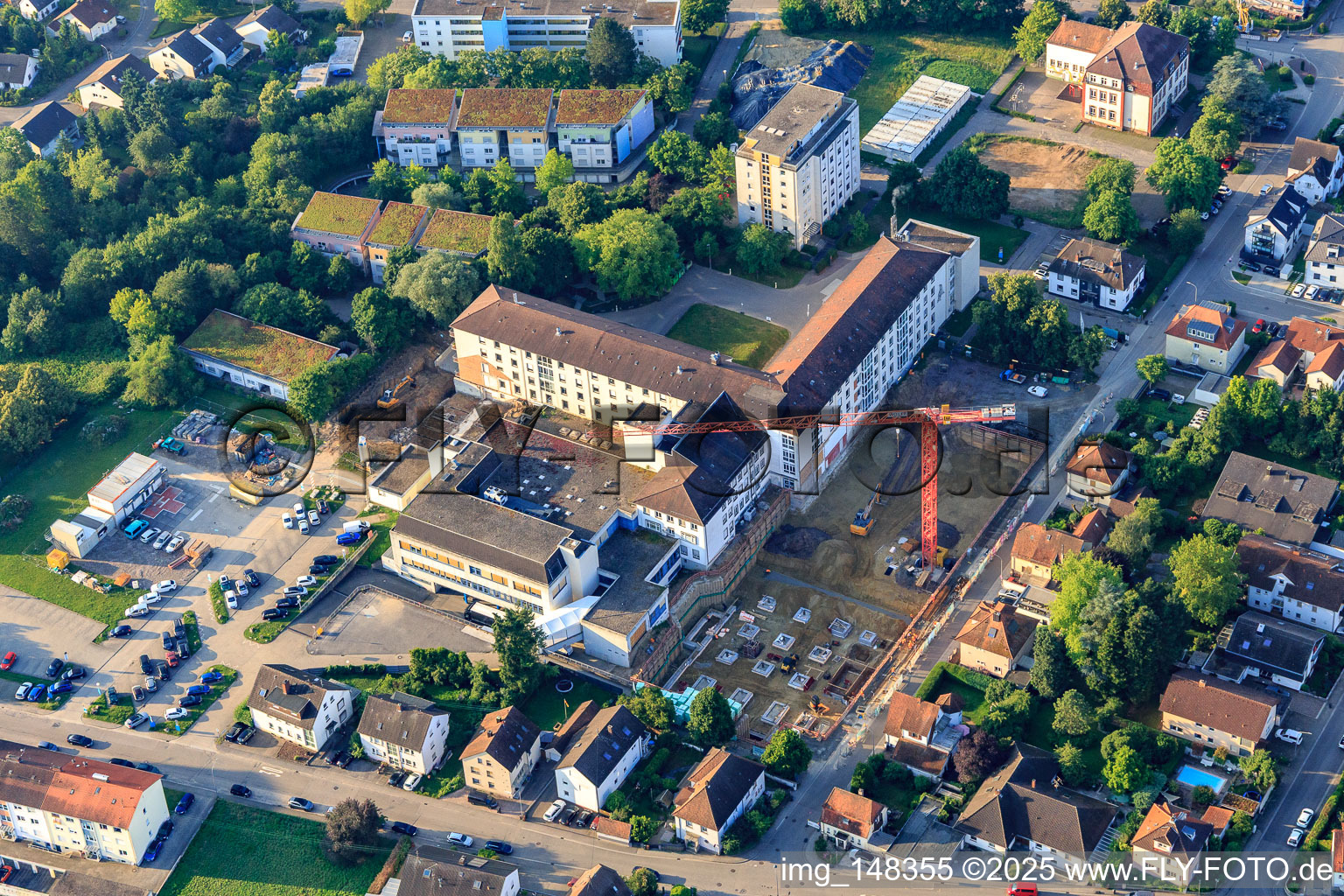 Vue aérienne de Chantier de construction pour l'agrandissement de l'Asklepios Südpfalzklinik Kandel à Kandel dans le département Rhénanie-Palatinat, Allemagne