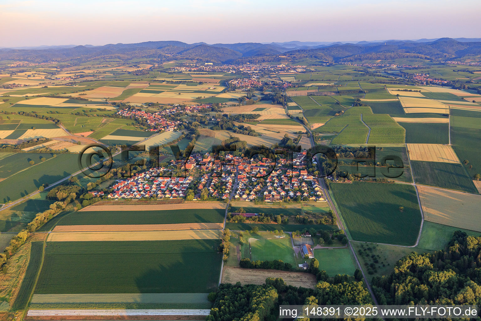 Photographie aérienne de Vue du village depuis l'est à Barbelroth dans le département Rhénanie-Palatinat, Allemagne