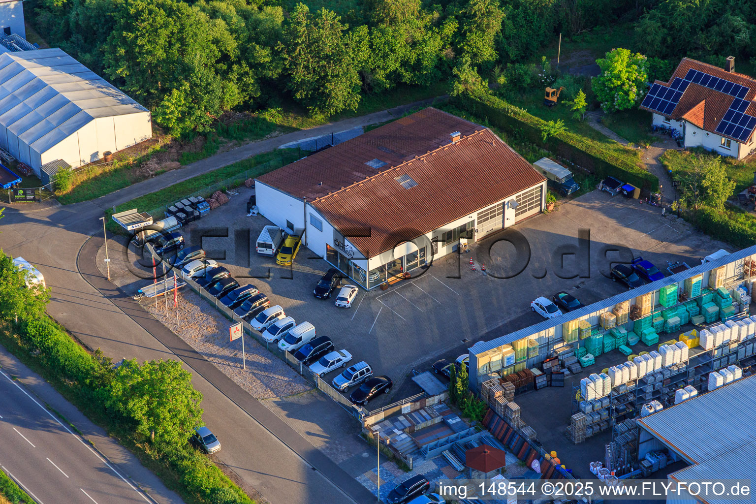 Vue aérienne de Zone commerciale Brückwiesenstraße avec Philipp Öhl Kfz-Handwerk GmbH à le quartier Kapellen in Kapellen-Drusweiler dans le département Rhénanie-Palatinat, Allemagne
