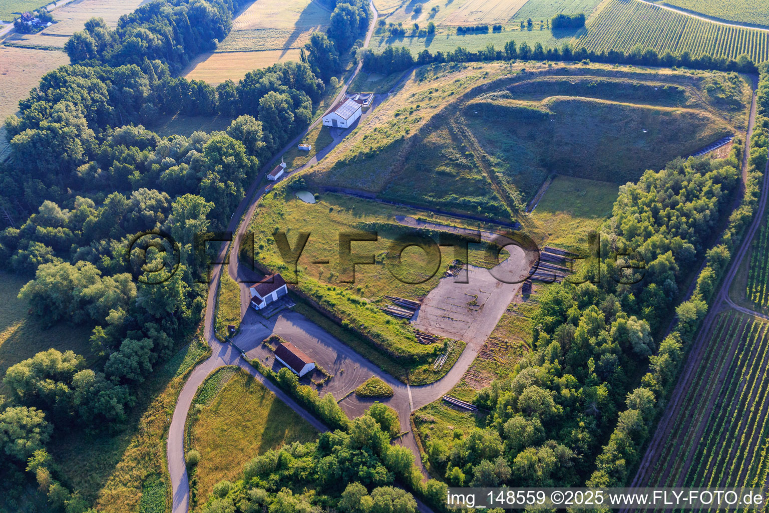 Vue aérienne de Décharge fermée à le quartier Klingen in Heuchelheim-Klingen dans le département Rhénanie-Palatinat, Allemagne