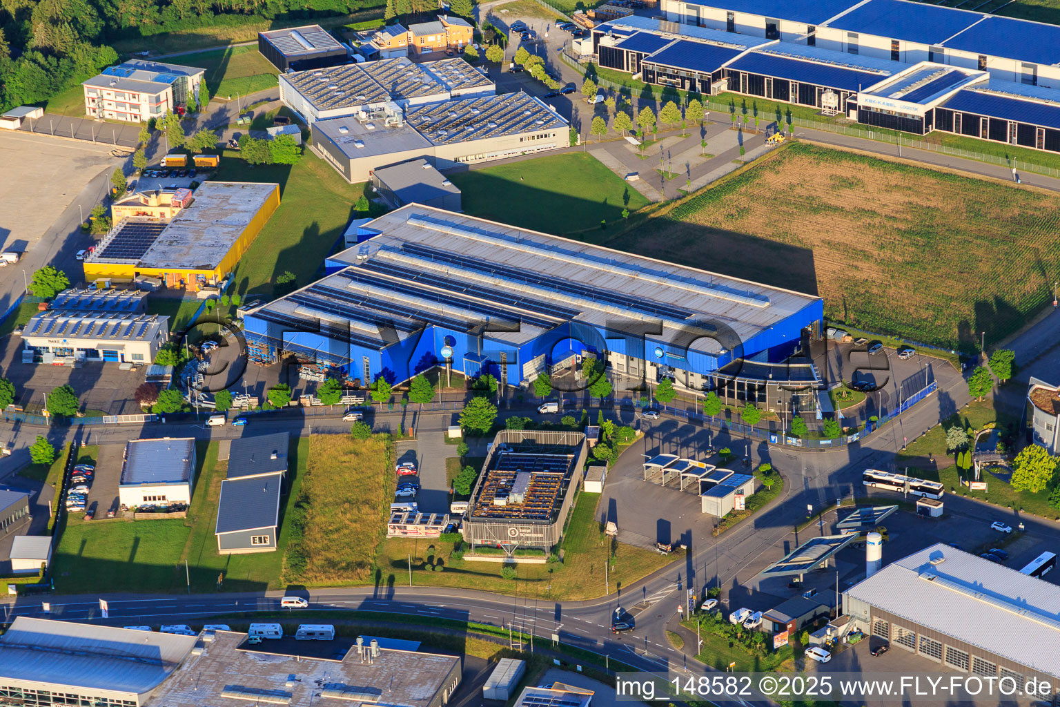 Vue aérienne de Zone commerciale de Berner Feld avec AMR GmbH à Rottweil dans le département Bade-Wurtemberg, Allemagne