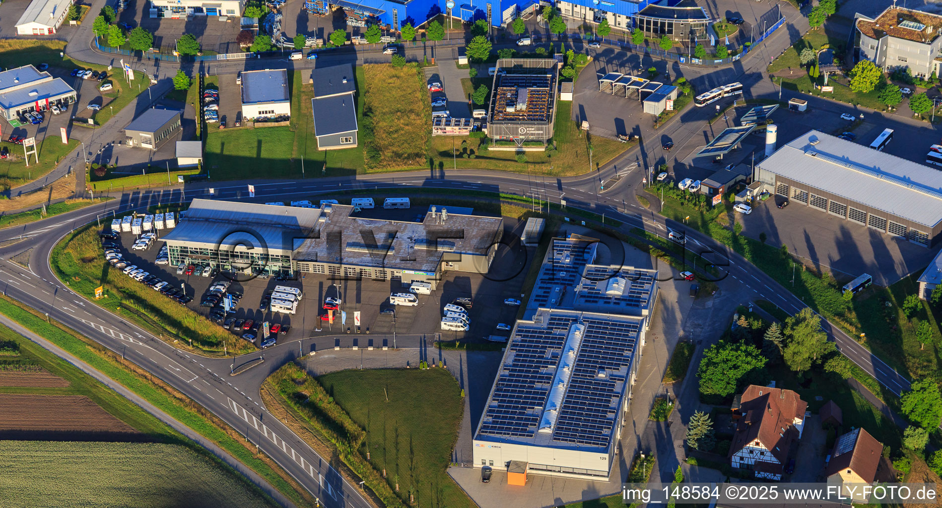 Vue aérienne de Parc industriel de Berner Feld avec CARSIG GmbH et Kirch – engineering and products GmbH à Rottweil dans le département Bade-Wurtemberg, Allemagne