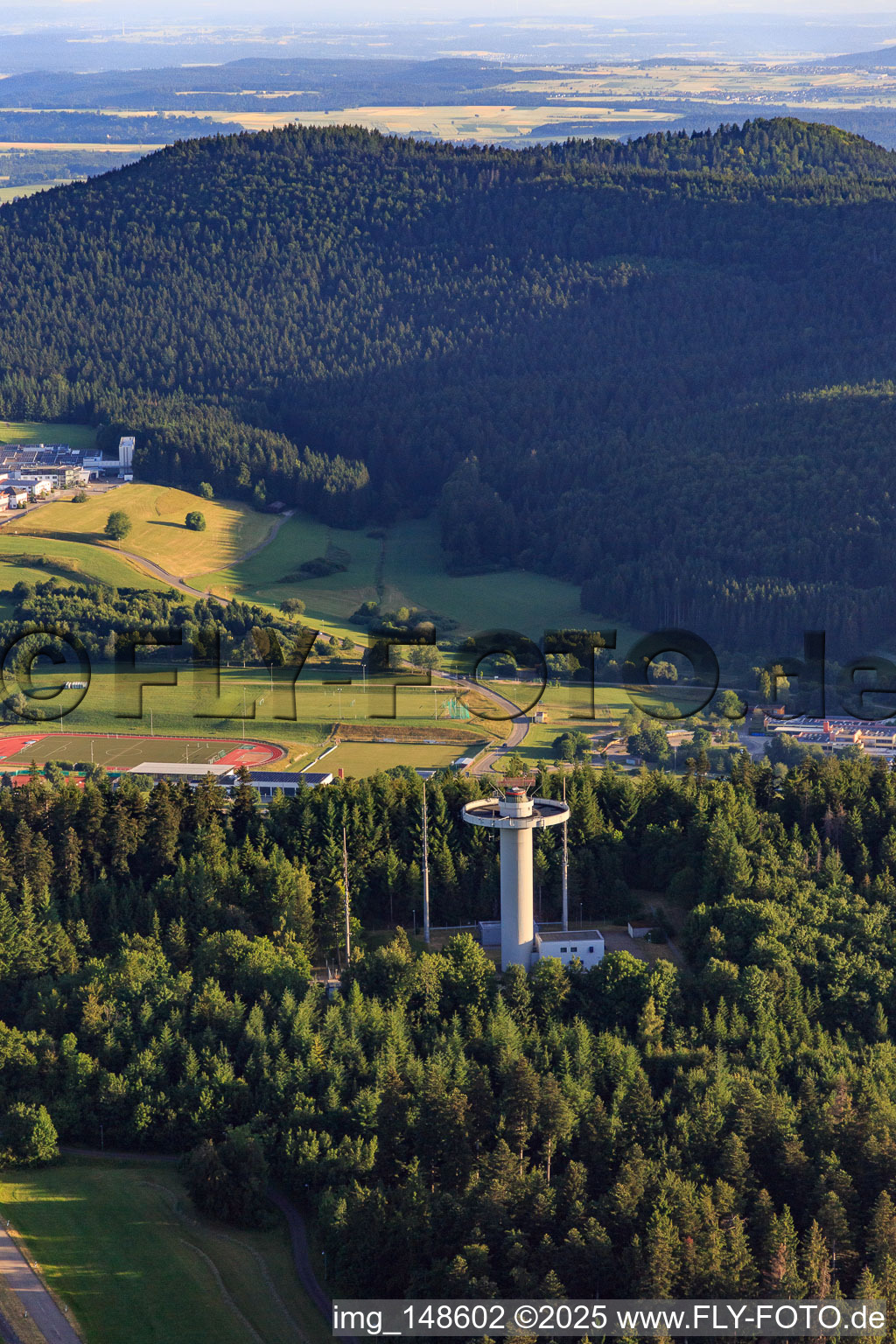 Photographie aérienne de Tour radar du contrôle aérien allemand à Wißen Kreuz à Gosheim dans le département Bade-Wurtemberg, Allemagne