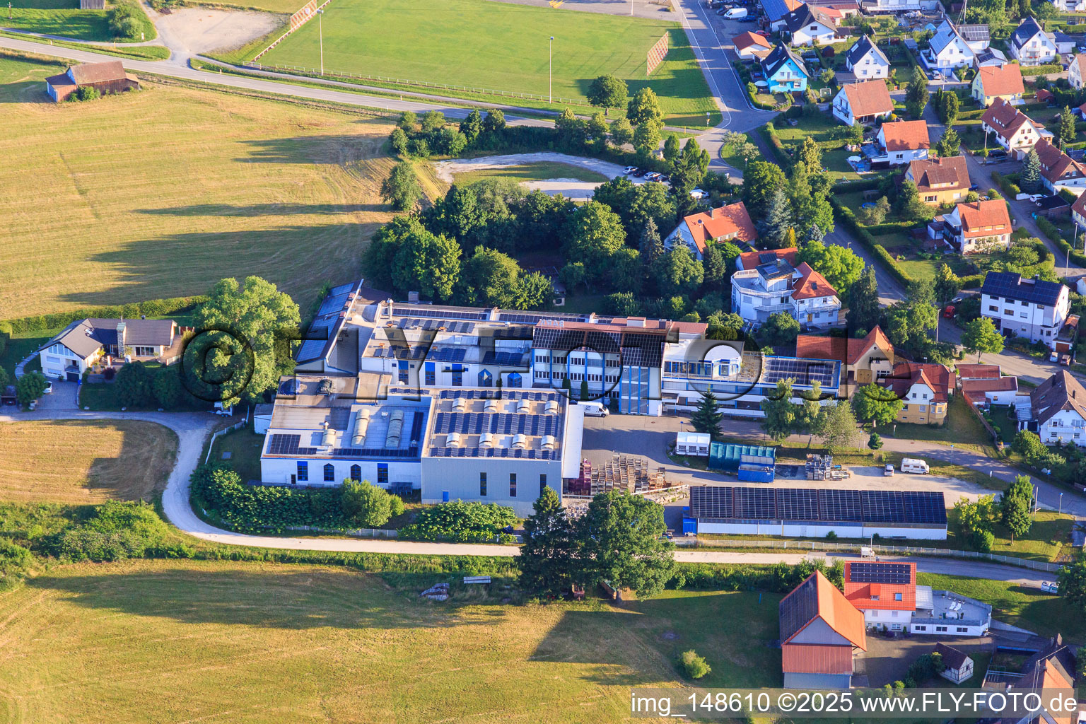 Vue aérienne de Bark Magnesium GmbH et l'avocate Diana-Maria Hopt à le quartier Schörzingen in Schömberg dans le département Bade-Wurtemberg, Allemagne