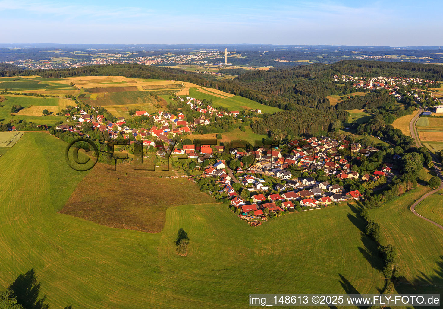 Vue aérienne de Vue du village depuis l'est à le quartier Zepfenhan in Rottweil dans le département Bade-Wurtemberg, Allemagne