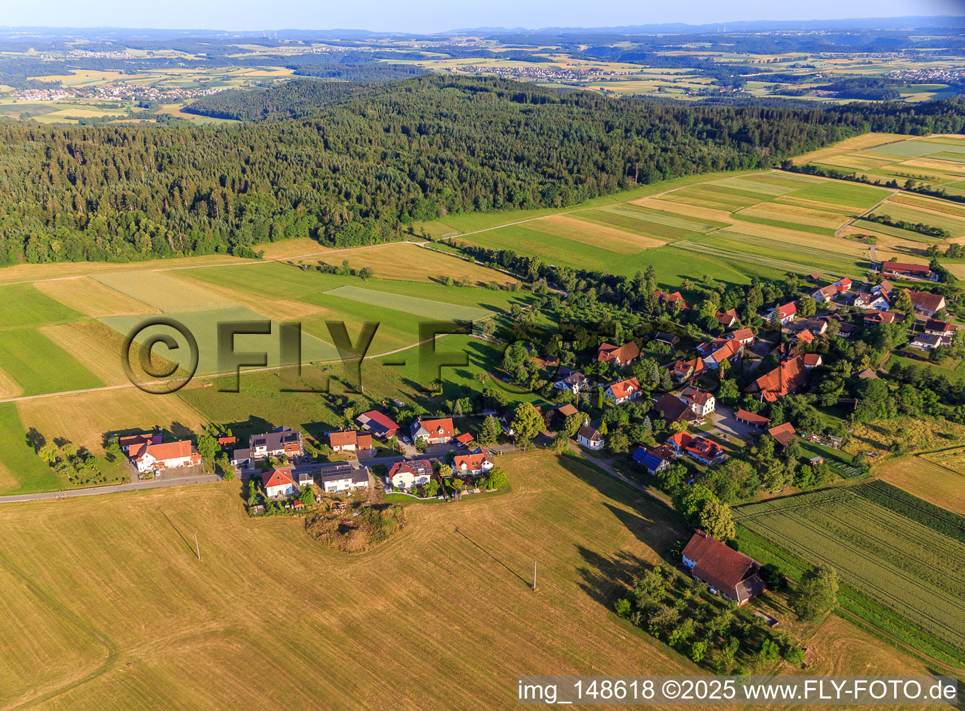 Vue aérienne de Vue du village depuis l'est à le quartier Vaihingerhof in Rottweil dans le département Bade-Wurtemberg, Allemagne