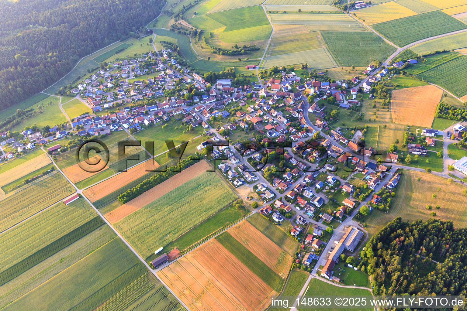 Vue aérienne de Vue de la ville depuis le sud à le quartier Sigmarswangen in Sulz am Neckar dans le département Bade-Wurtemberg, Allemagne