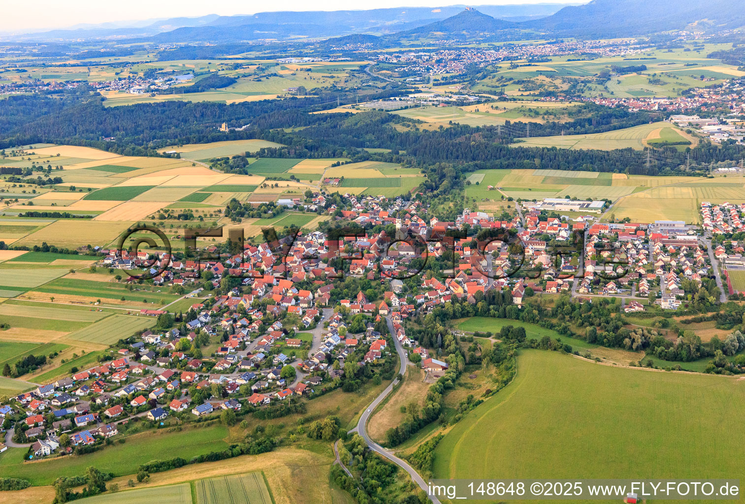 Vue aérienne de Vue de la ville depuis le sud-ouest à le quartier Ostdorf in Balingen dans le département Bade-Wurtemberg, Allemagne