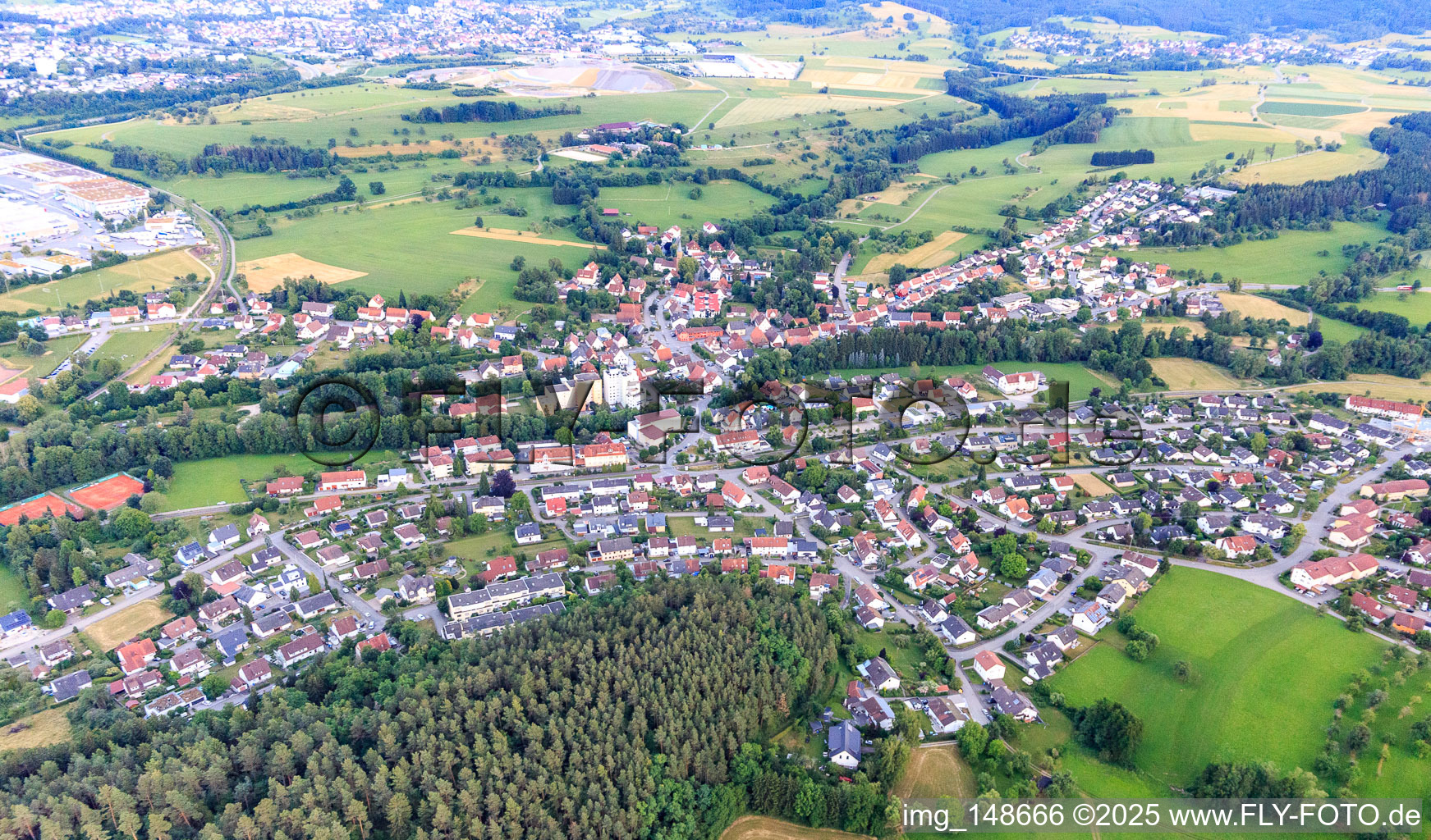 Vue aérienne de Vue du nord à le quartier Endingen in Balingen dans le département Bade-Wurtemberg, Allemagne