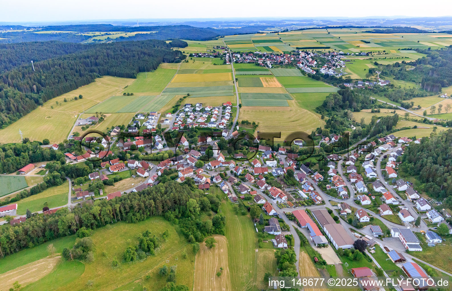 Vue aérienne de Vue du village depuis l'est à Dautmergen dans le département Bade-Wurtemberg, Allemagne