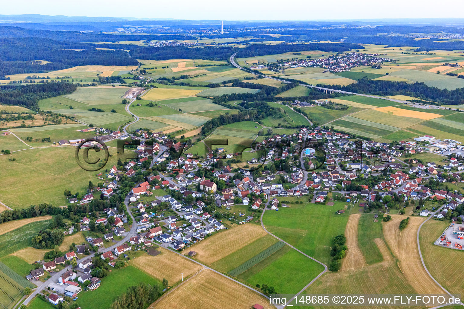 Vue aérienne de Vue du nord à le quartier Böhringen in Dietingen dans le département Bade-Wurtemberg, Allemagne
