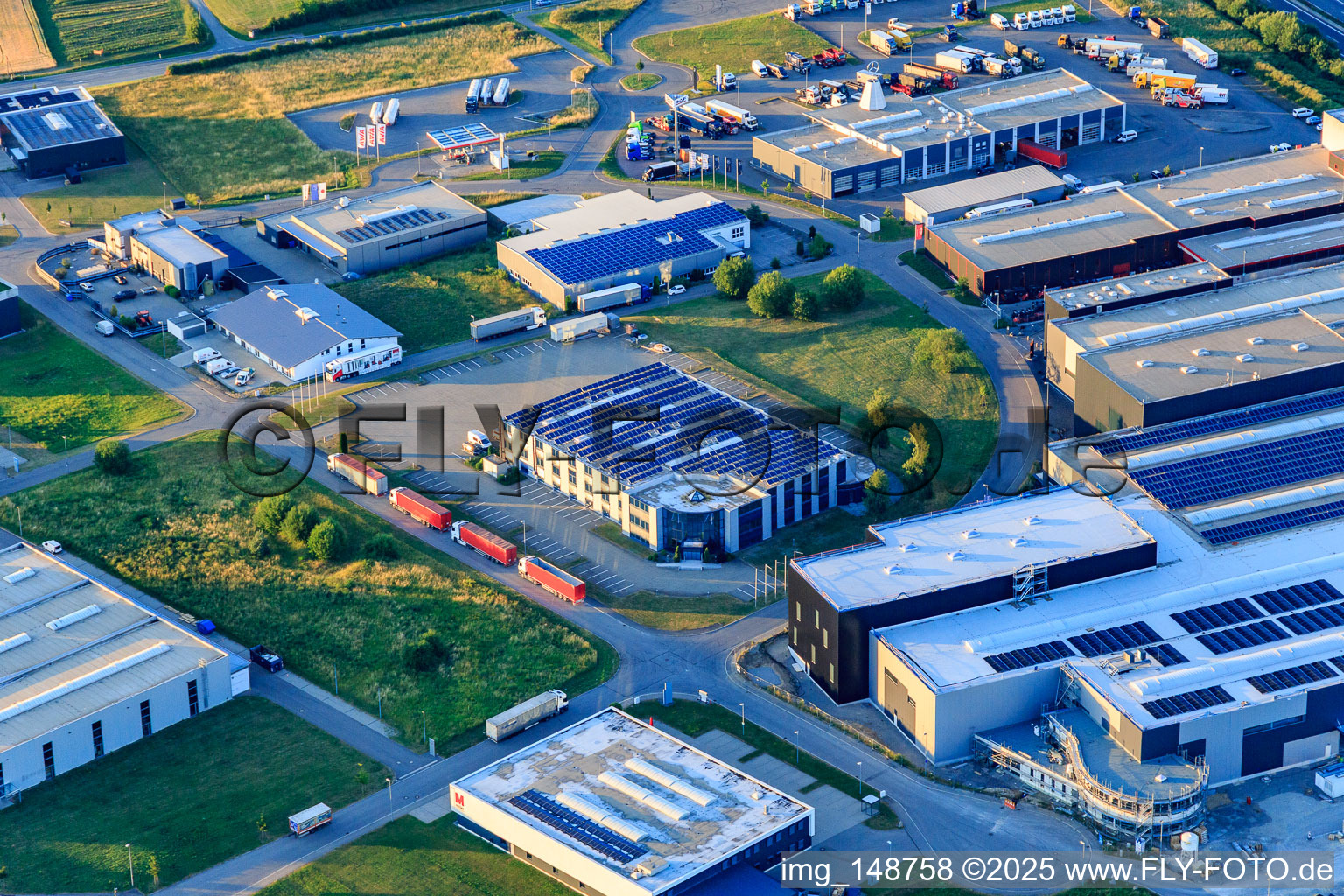 Vue aérienne de Acp systems AG et ACI Systems GmbH à Zimmern ob Rottweil dans le département Bade-Wurtemberg, Allemagne