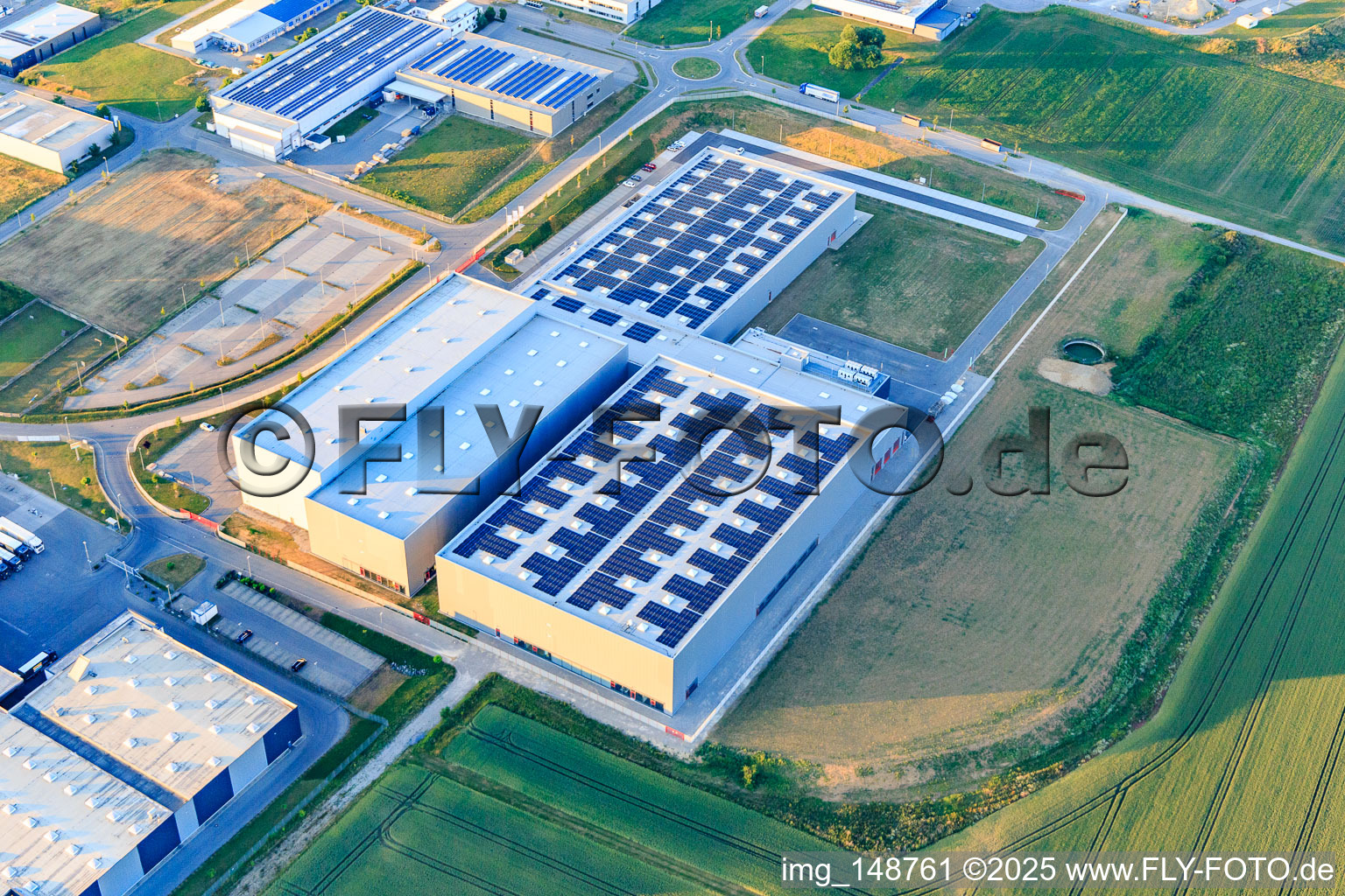 Vue aérienne de Usine de machines Berthold Hermle AG à Zimmern ob Rottweil dans le département Bade-Wurtemberg, Allemagne
