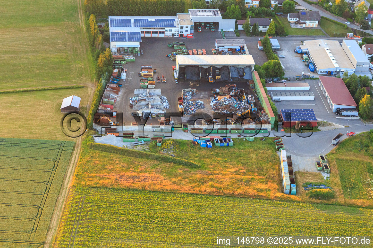 Vue aérienne de Entreprise d'élimination des déchets Bihl GmbH à le quartier Herrenzimmern in Bösingen dans le département Bade-Wurtemberg, Allemagne