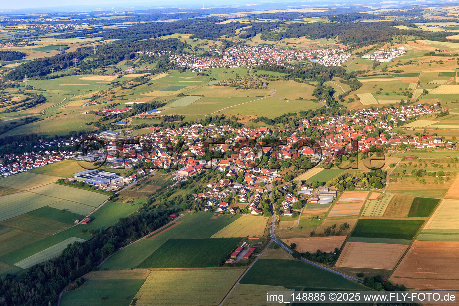 Vue aérienne de Vue de la ville depuis le nord-est à le quartier Ostdorf in Balingen dans le département Bade-Wurtemberg, Allemagne