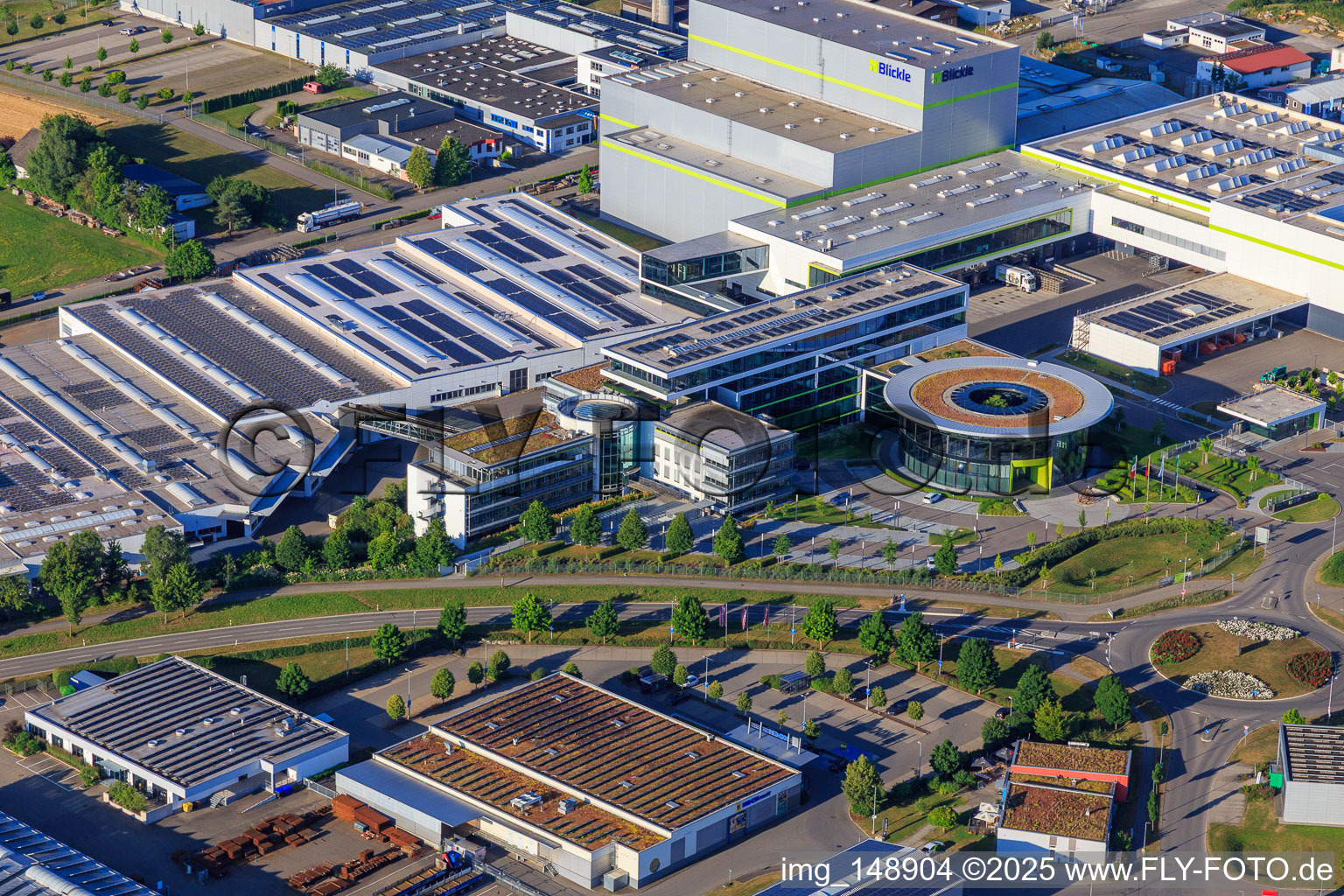 Photographie aérienne de Parc industriel Heinrich-Blickle-Straße avec chefbeschlag GmbH, le groupe MAFU et Blickle Räder+Rollen GmbH u. Cie KG à Rosenfeld dans le département Bade-Wurtemberg, Allemagne