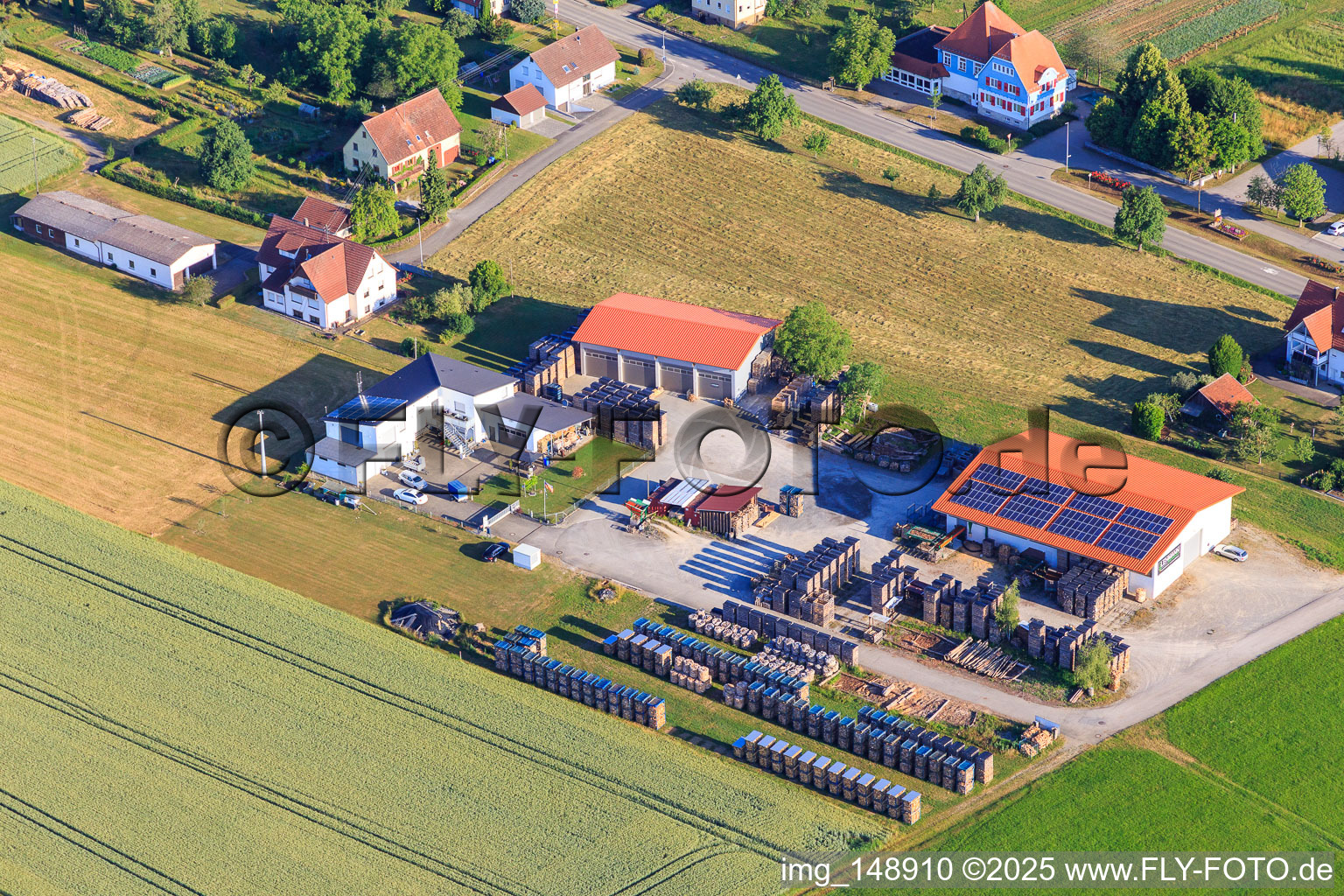 Vue aérienne de Bois de chauffage Lehmann à le quartier Brittheim in Rosenfeld dans le département Bade-Wurtemberg, Allemagne