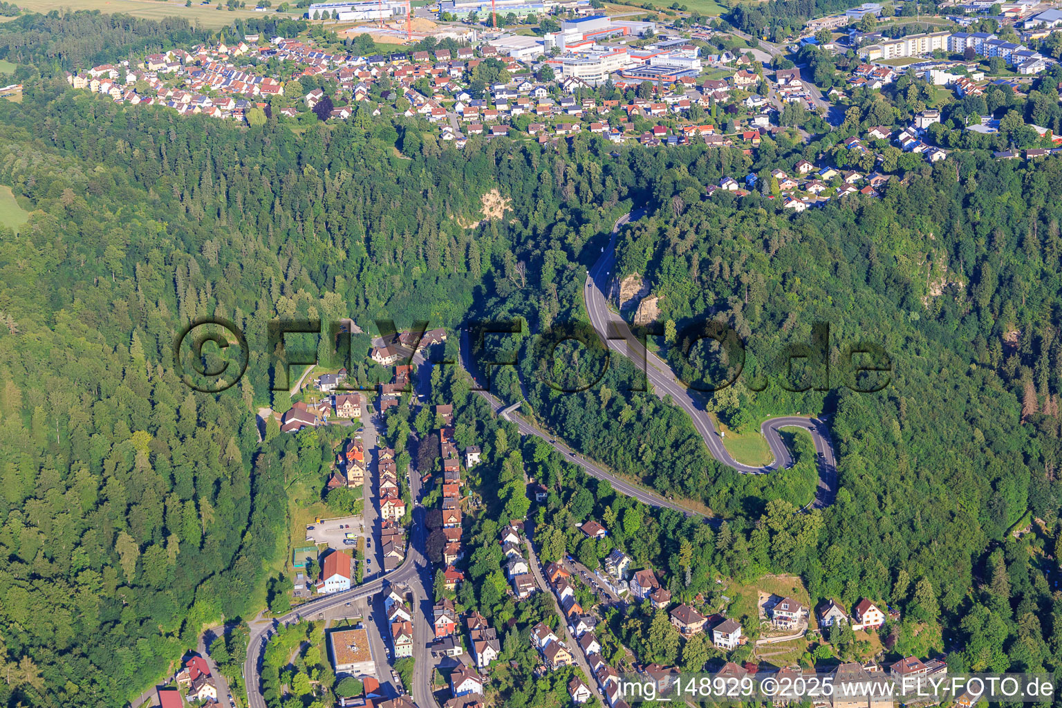 Vue aérienne de Usine d'eau Lindenstraße et Mühlberg sur la Wasserfallstraße à Oberndorf am Neckar dans le département Bade-Wurtemberg, Allemagne