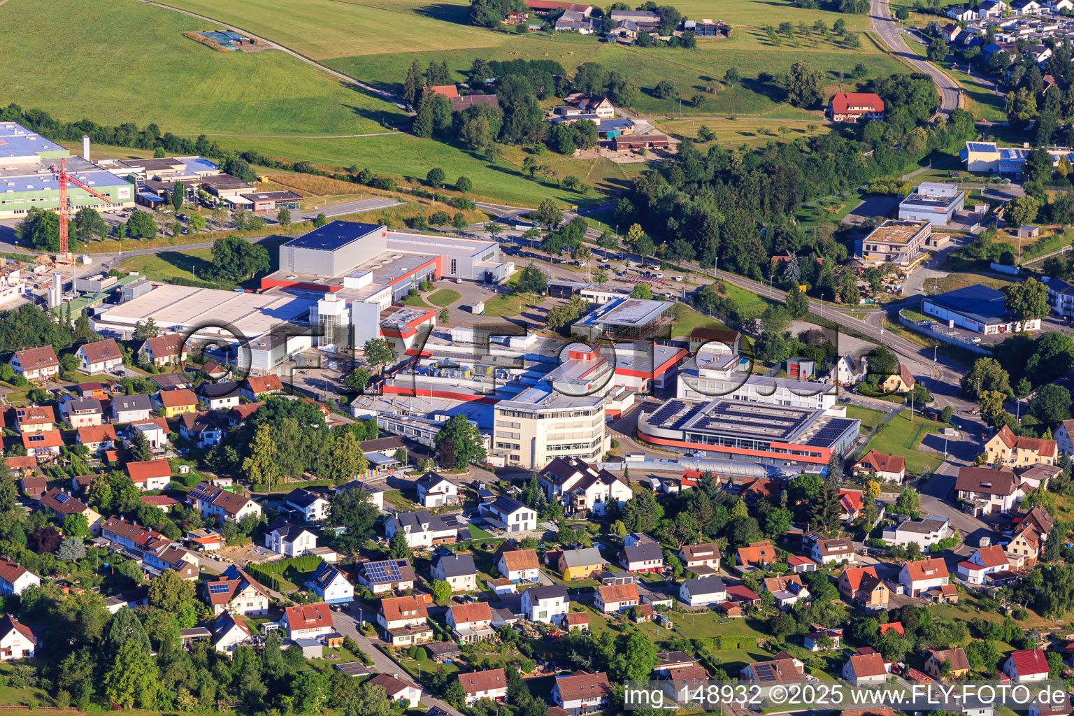 Vue aérienne de Heckler & Koch GmbH à le quartier Lindenhof in Oberndorf am Neckar dans le département Bade-Wurtemberg, Allemagne