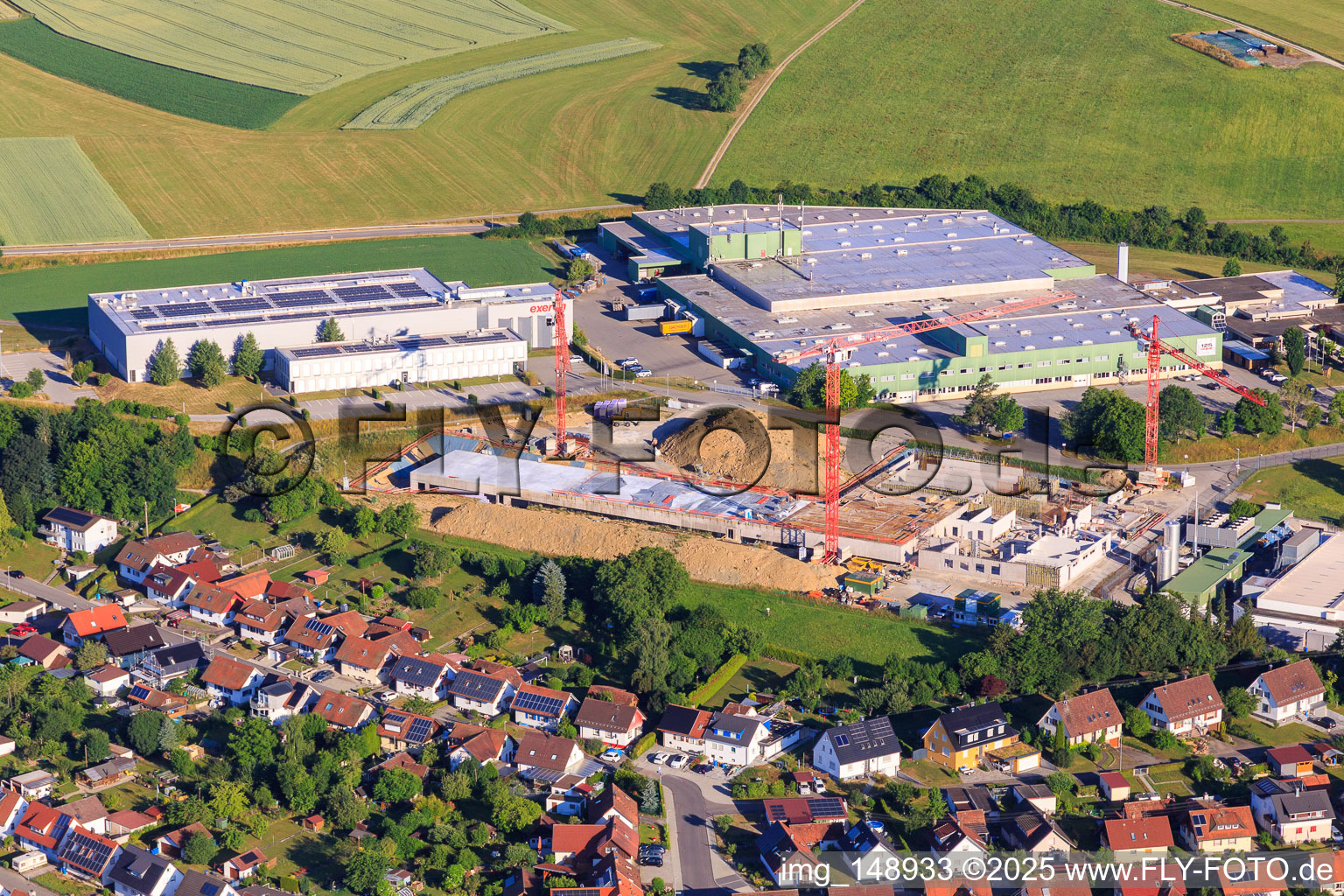 Vue aérienne de Chantier de construction d'un nouveau bâtiment dans la Beffendorfer Straße, exeron GmbH et Mafell AG à le quartier Lindenhof in Oberndorf am Neckar dans le département Bade-Wurtemberg, Allemagne