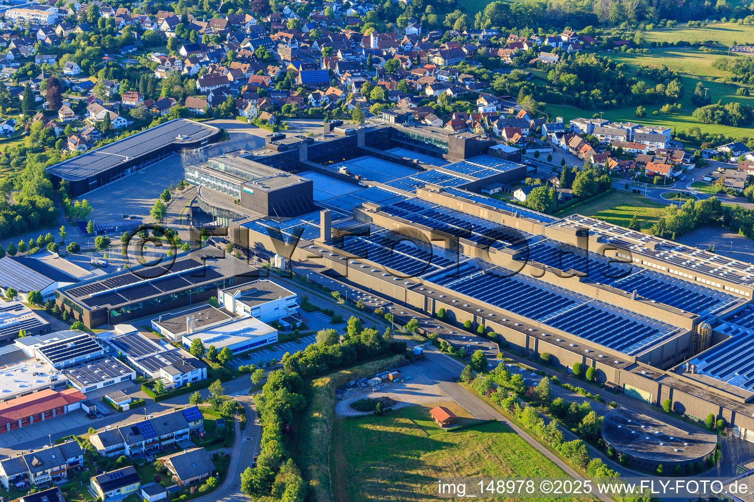 Locaux de l'entreprise ARBURG GmbH + Co KG du sud-ouest à Loßburg dans le département Bade-Wurtemberg, Allemagne d'en haut