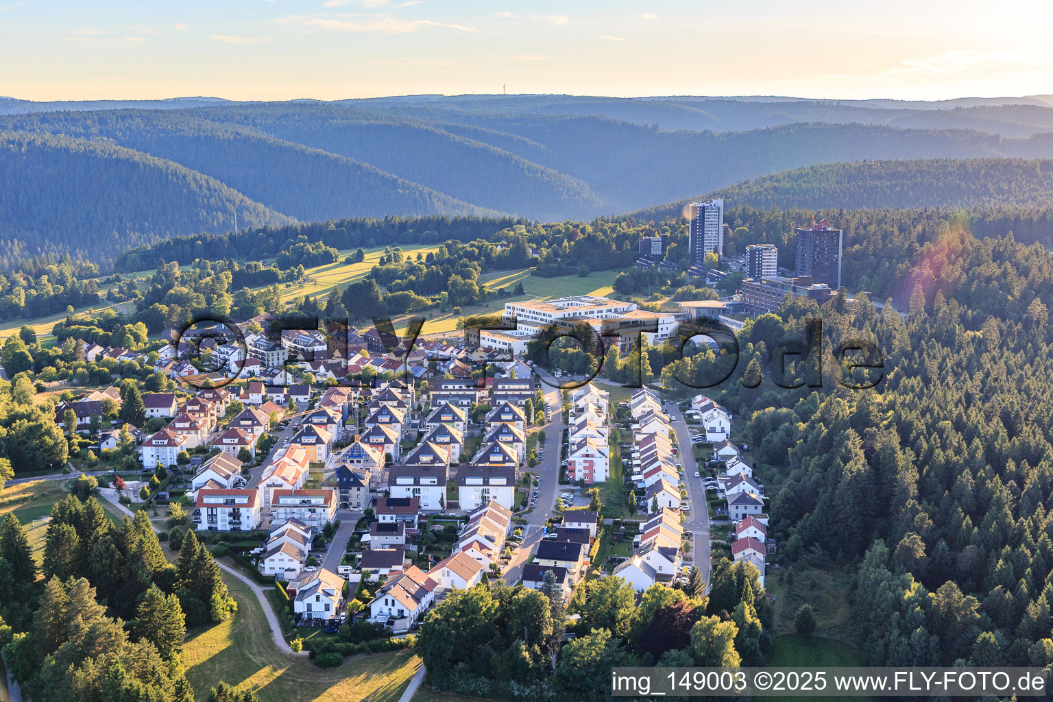 Vue aérienne de À Kohlstätter Hardt, devant le quartier des hôpitaux Freudenstadt gGmbH à Freudenstadt dans le département Bade-Wurtemberg, Allemagne